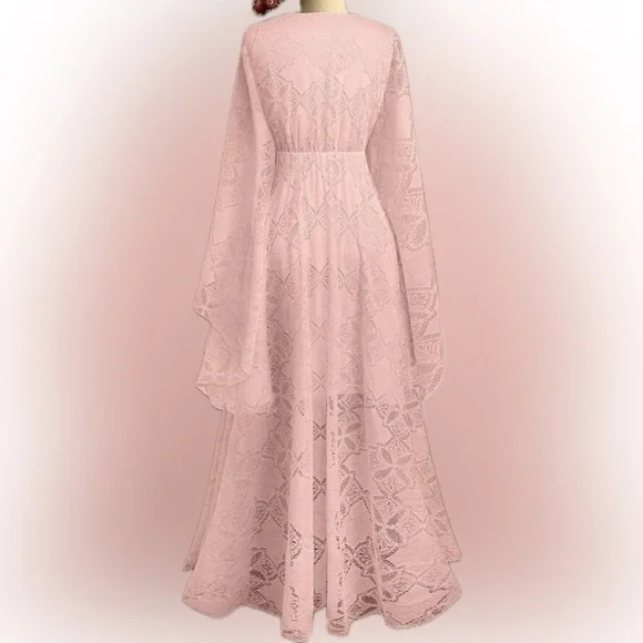 🎀 PLUS Lace Dress 🎀 - Picture 3 of 10